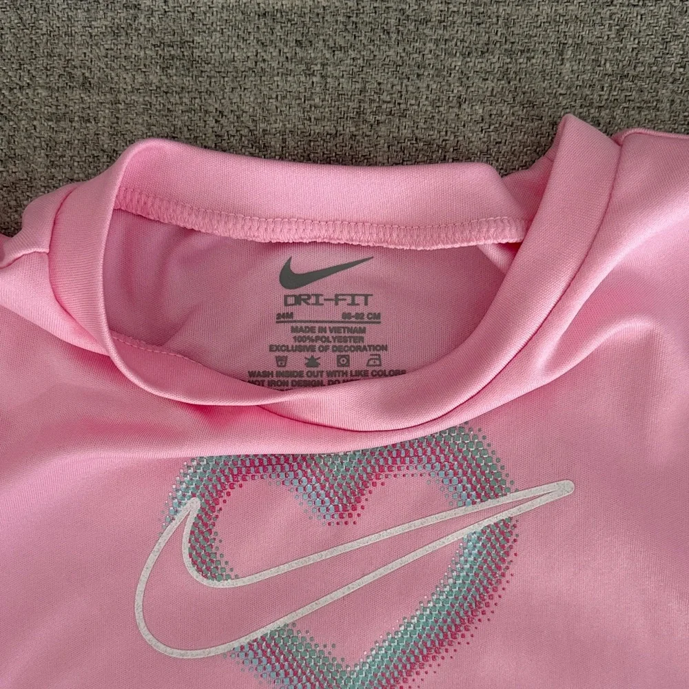 Toddler Nike Pink Heart Tee and Shorts Set (24mo) - Picture 2 of 4